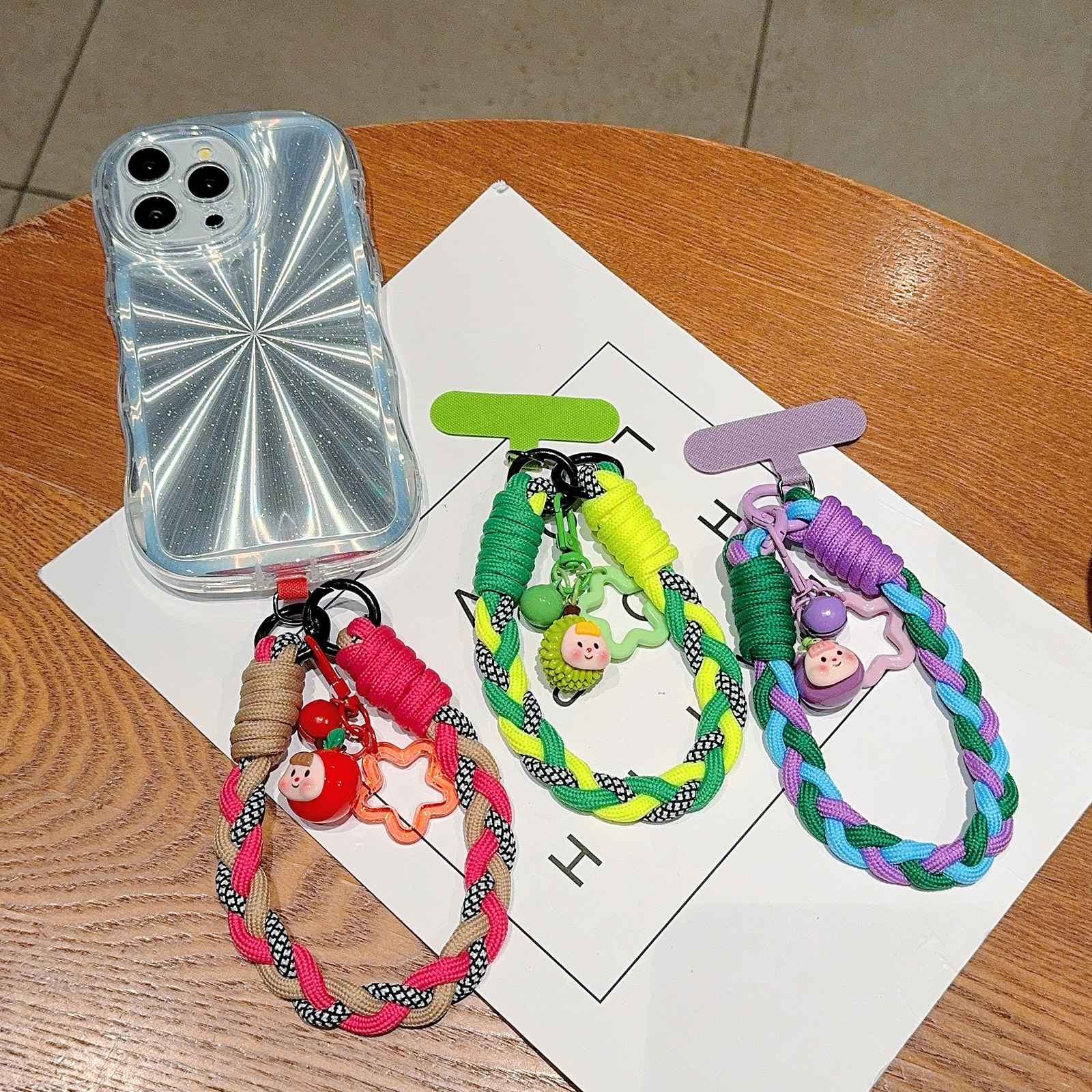 Cordón Universal creativo de dibujos animados para teléfono móvil, correa de muñeca de tres colores, cuerda de mano tejida a mano, accesorios colgantes para teléfono móvil