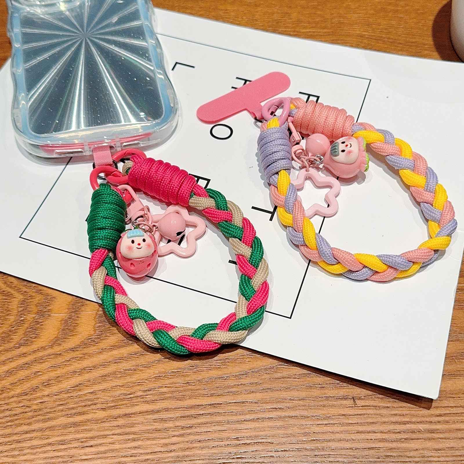 Cordón Universal creativo de dibujos animados para teléfono móvil, correa de muñeca de tres colores, cuerda de mano tejida a mano, accesorios colgantes para teléfono móvil