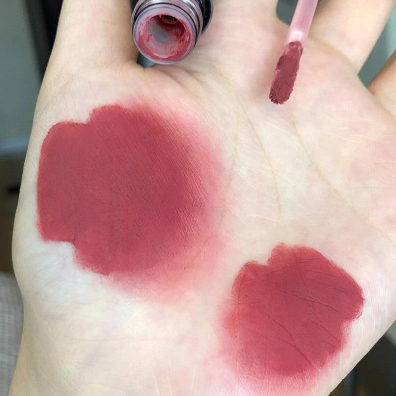 Brillo de labios de niebla mate de terciopelo único, taza antiadherente impermeable, esmalte de labios a prueba de manchas, lápiz labial líquido que no se decolora